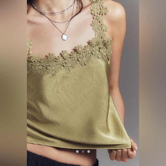 Blue Tassel sold by Anthropologie- Sleeveless Floral Laced Top-size large NWT - Picture 2 of 14